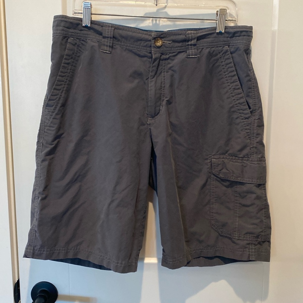 Columbia Men’s Cargo Shorts. Gray. Size 34.